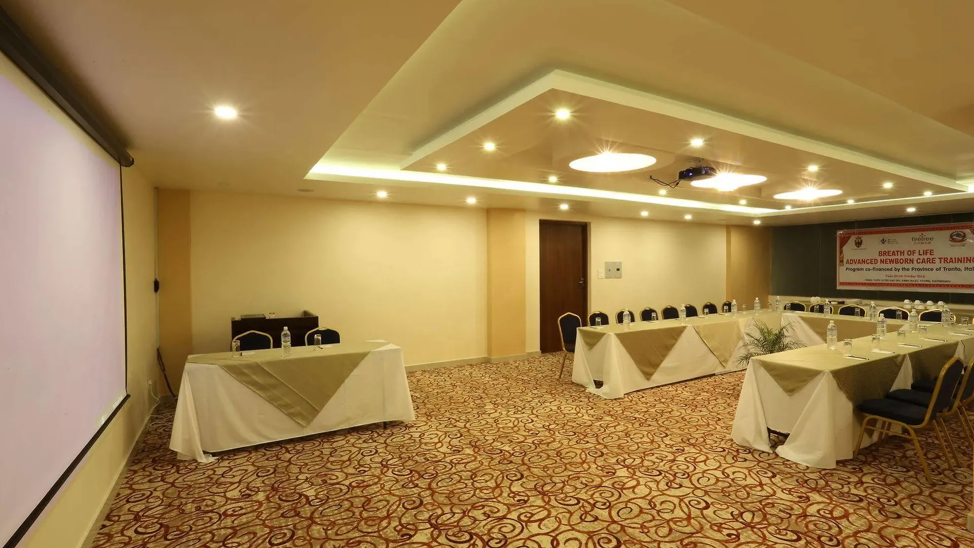 Yatri Suites And Spa Κατμαντού 4*,